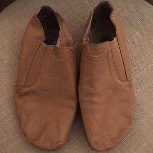 theatricals nude jazz shoe